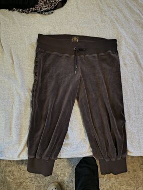 Vintage Y2k Women's Brown Velour Capris with Drawstring Waist